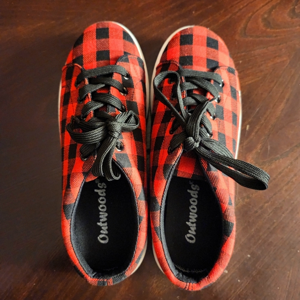 Outwoods Black & Red Checkered Shoes